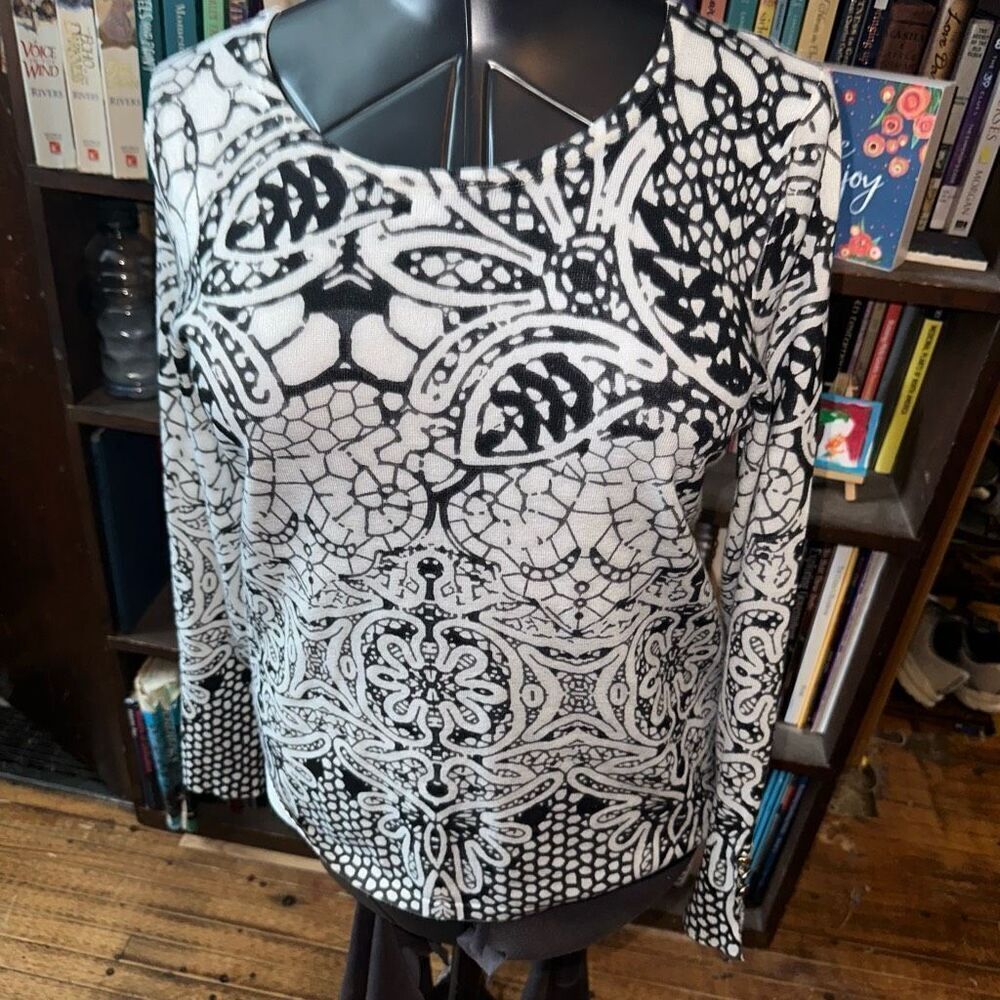 Chico’s black & white Parisian monochrome sweater blouse